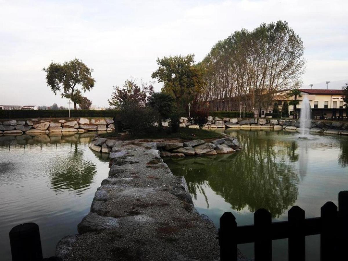 Hotel Novarello Granozzo con Monticello Ngoại thất bức ảnh